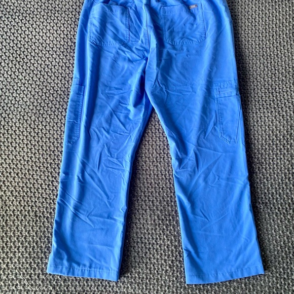 Figs Men’s Technical Collection Scrub Set - Picture 10 of 12